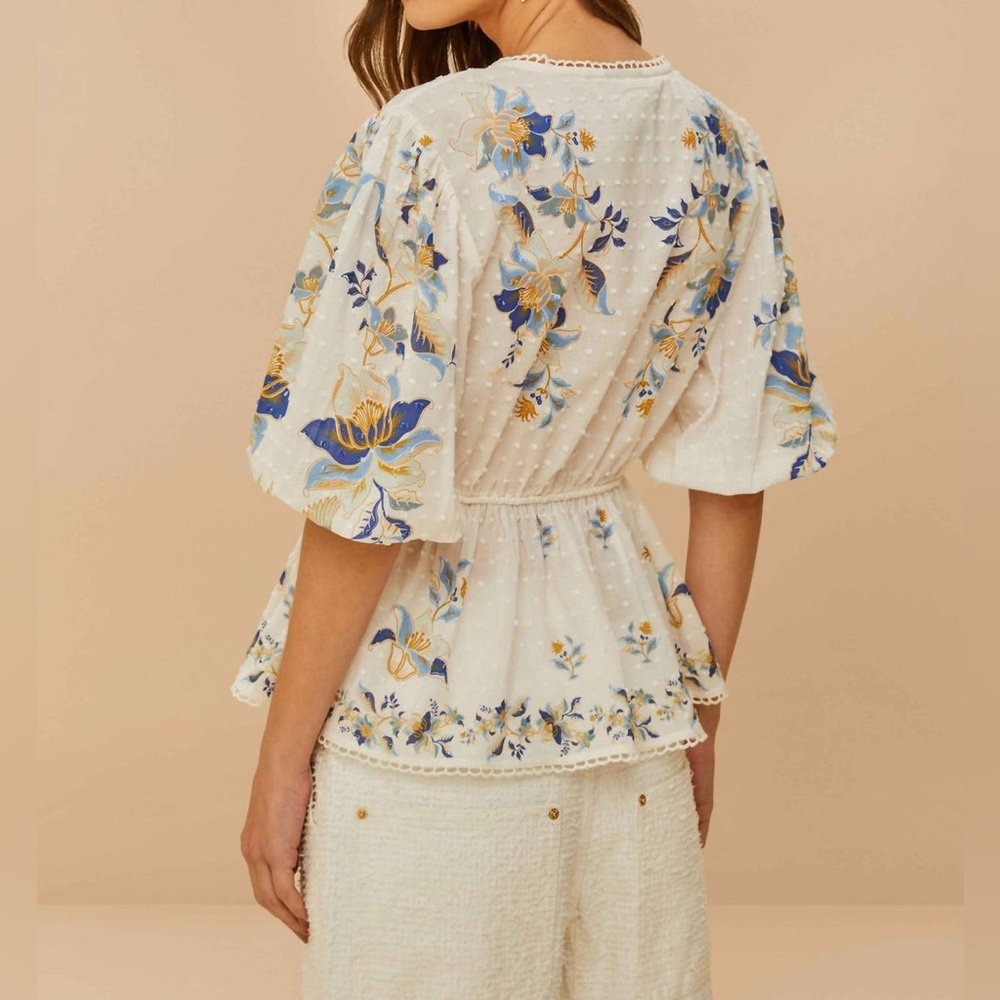 FARM Rio Mystic Blue Lotus Dreamscape Blouse in Off-White size Medium - Picture 3 of 10
